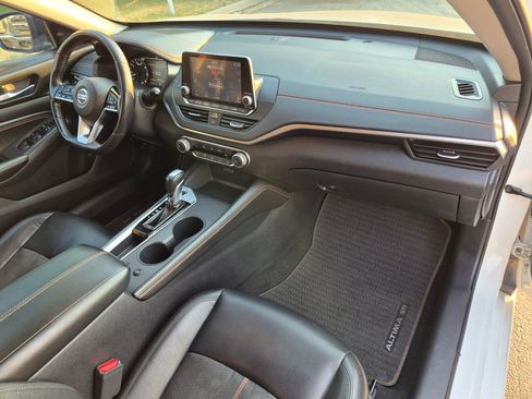 Used 2020 Nissan Altima 2.5 SR FWD image 32