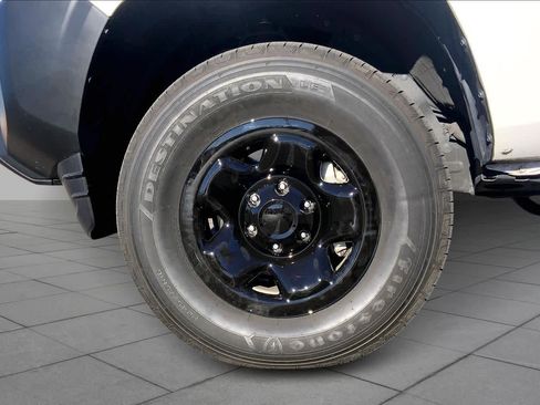 Certified 2022 Toyota Tacoma SR image 10