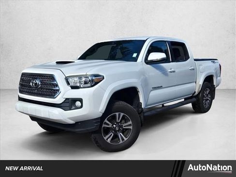 Used 2017 Toyota Tacoma TRD Sport image 1