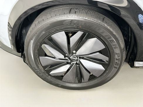 Used 2023 Nissan Ariya FWD image 11