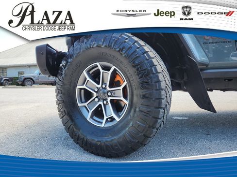 Certified 2024 Jeep Gladiator Mojave AWD/4WD image 35