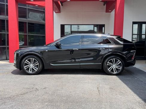 Used 2024 Cadillac Lyriq Luxury AWD/4WD image 3