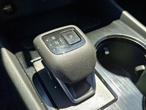 Used 2025 Nissan Rogue SV AWD/4WD image 15