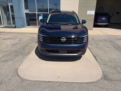 Used 2025 Nissan Kicks SR AWD/4WD image 3