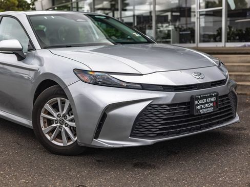 Used 2025 Toyota Camry LE FWD image 3