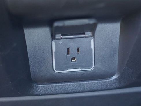 Used 2023 Chevrolet Suburban Premier image 32