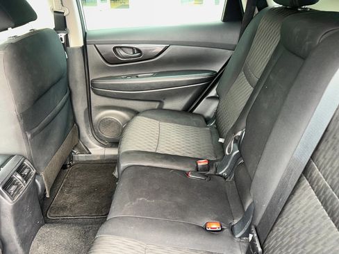Used 2019 Nissan Rogue S FWD image 21