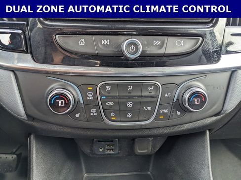 Used 2020 Chevrolet Traverse LT w/ LT Premium Package image 14