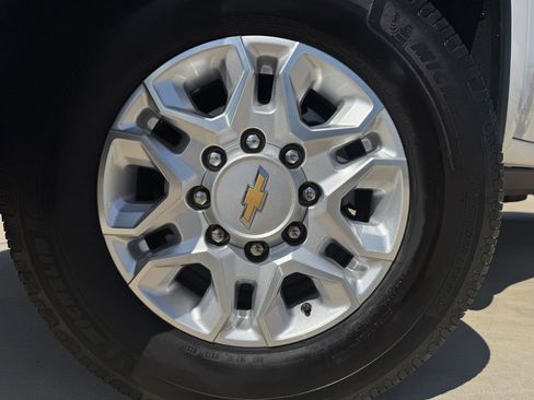 Used 2021 Chevrolet Silverado 2500 LT w/ Fleet Comfort Package AWD/4WD image 9