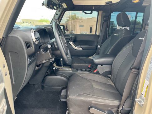 Used 2017 Jeep Wrangler Unlimited Rubicon w/ Connectivity Group AWD/4WD image 11