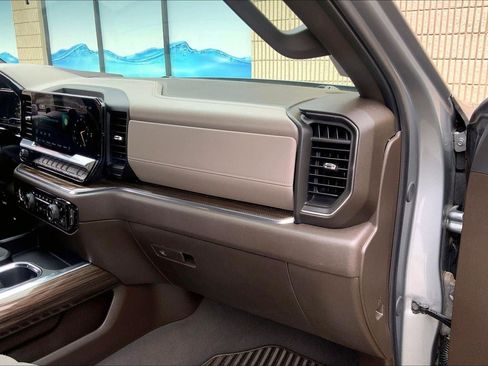 Used 2024 Chevrolet Silverado 1500 RST w/ Z71 Off-Road Package image 16