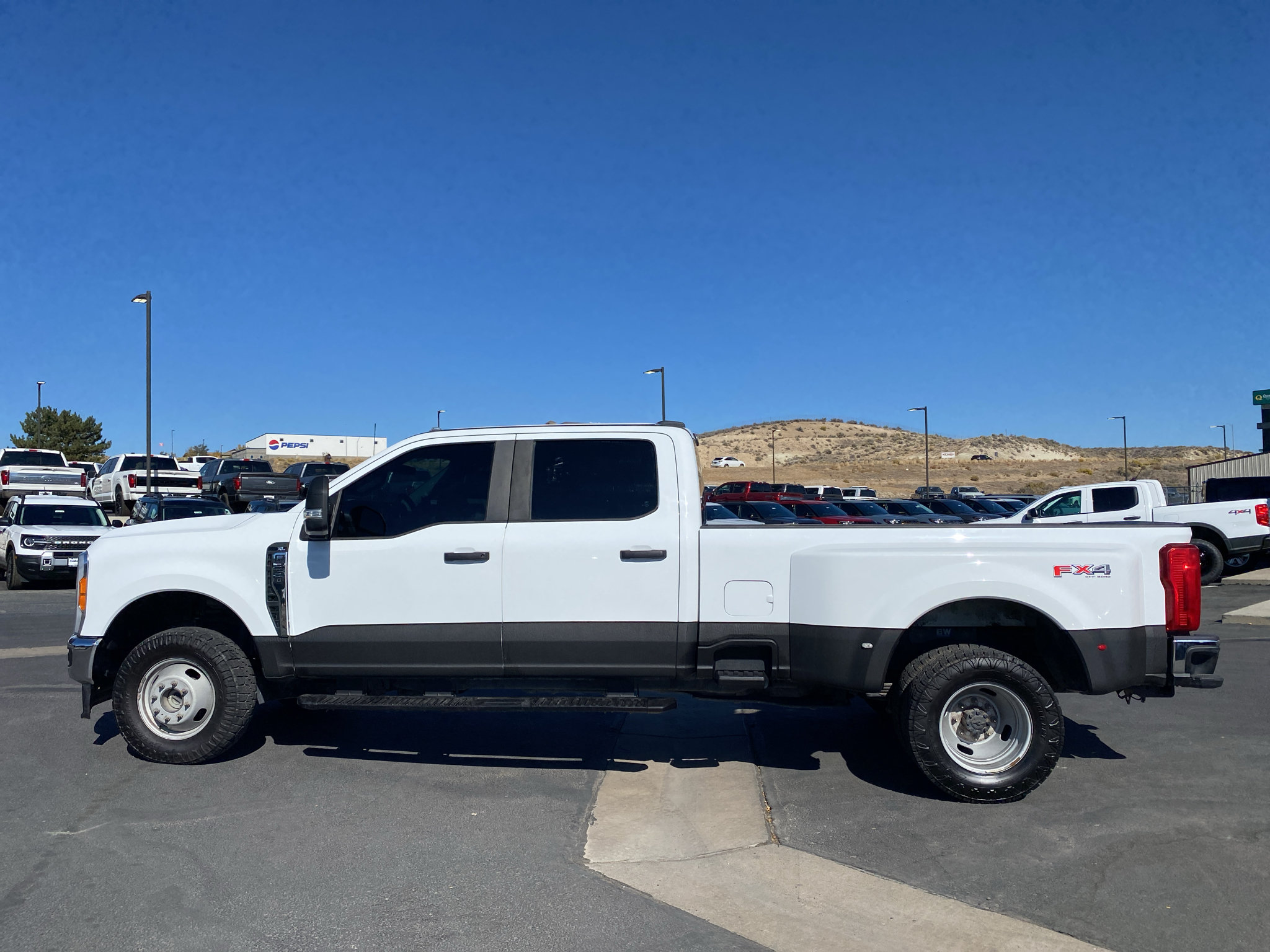 Used 2023 Ford F350 XL w/ FX4 Off-Road Package AWD/4WD image 28