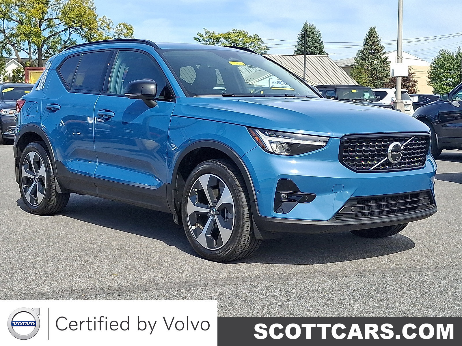 Certified 2024 Volvo XC40 B5 Plus w/ Climate Package AWD/4WD image 1