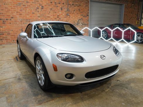 Used 2007 MAZDA MX-5 Miata Grand Touring w/ Premium Pkg RWD image 4