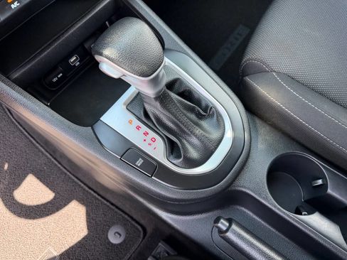 Used 2024 Kia Forte LXS w/ LXS Technology Package FWD image 13