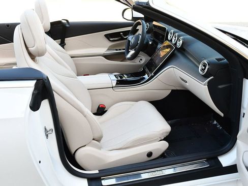 Used 2025 Mercedes-Benz CLE 300 4MATIC Cabriolet image 20