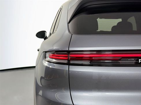 Certified 2026 Porsche Cayenne AWD/4WD image 16