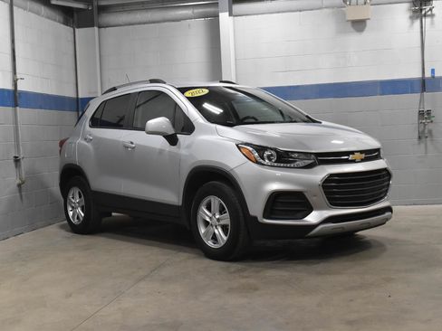 Used 2022 Chevrolet Trax LT w/ LT Convenience Package AWD/4WD image 29