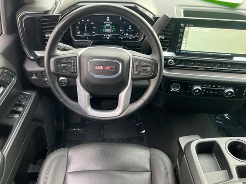 Used 2024 GMC Sierra 1500 SLT image 11