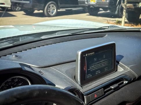 Used 2017 MAZDA MX-5 Miata Club image 19