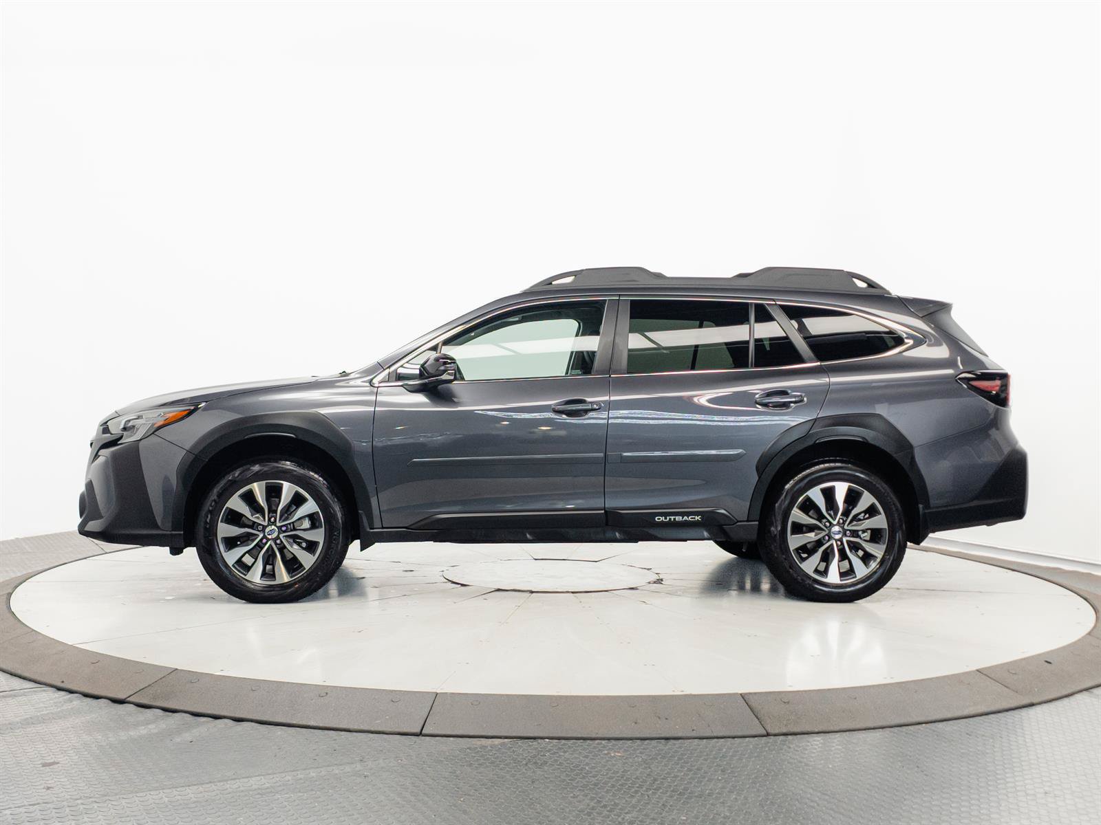 Used 2025 Subaru Outback Limited AWD/4WD image 10