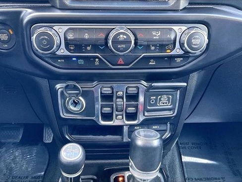 Used 2022 Jeep Wrangler Unlimited Sahara w/ Cold Weather Group AWD/4WD image 16