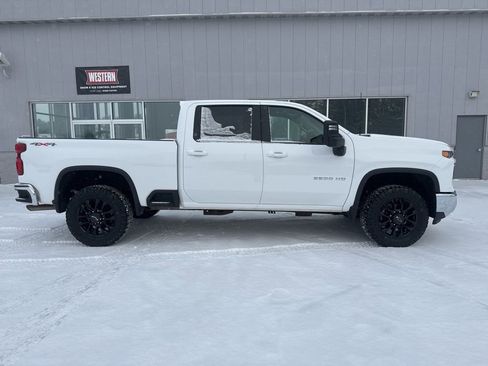 Used 2025 Chevrolet Silverado 3500 LT image 2