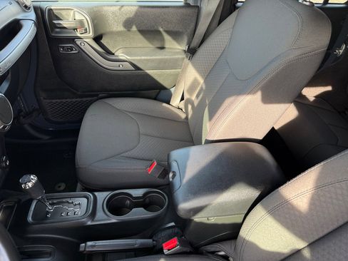 Used 2018 Jeep Wrangler Unlimited Sport S image 14