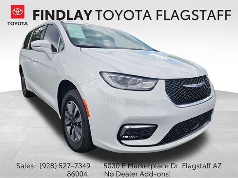 Used 2022 Chrysler Pacifica Touring-L FWD image 1