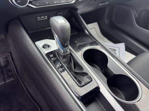 Used 2024 Nissan Altima 2.5 SV image 15