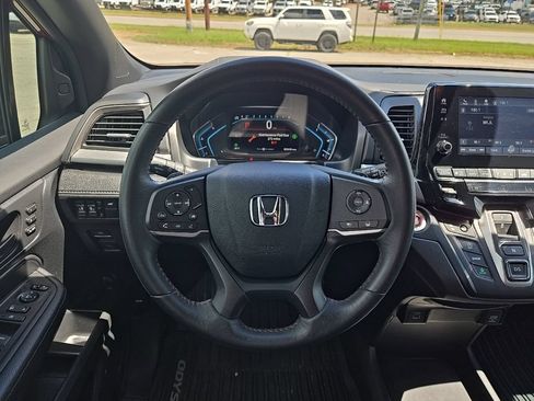 Used 2024 Honda Odyssey Sport image 4
