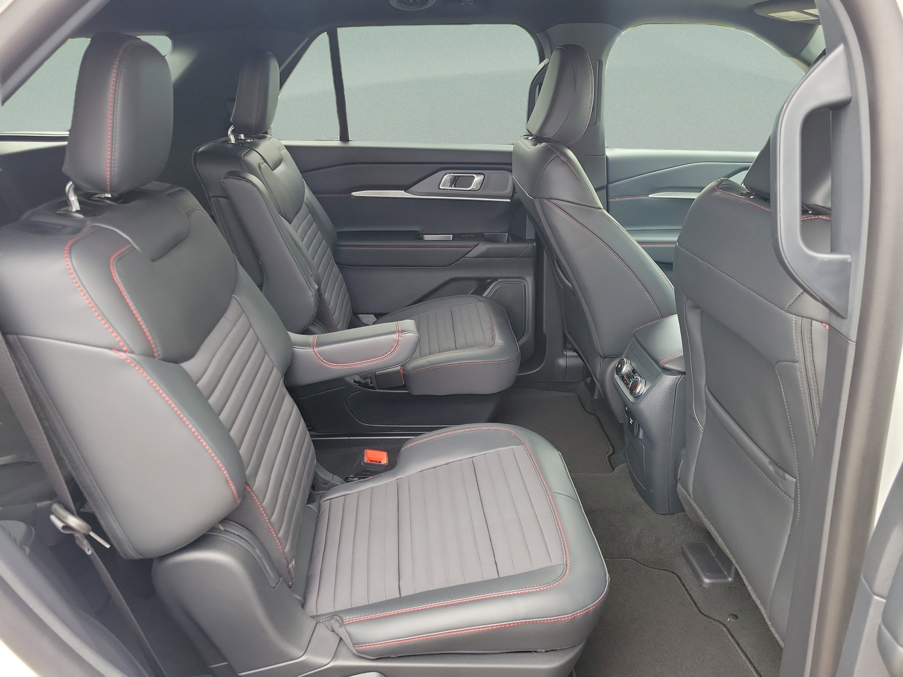 New 2026 Ford Explorer ST-Line w/ ST-Line Street Pack AWD/4WD image 28