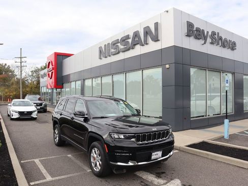 Used 2022 Jeep Grand Cherokee L Limited AWD/4WD image 2