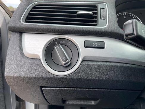 Used 2013 Volkswagen Passat 2.5 SE image 34