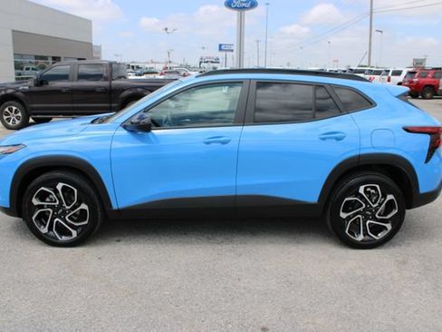 Used 2024 Chevrolet Trax RS w/ Sunroof Package FWD image 9