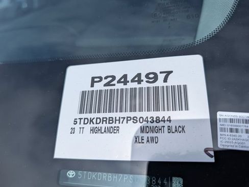 Used 2023 Toyota Highlander XLE AWD/4WD image 37