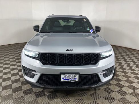 Used 2023 Jeep Grand Cherokee Altitude image 24