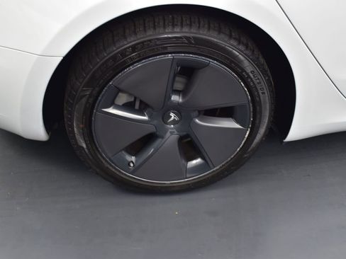 Used 2023 Tesla Model 3 Standard Range image 8