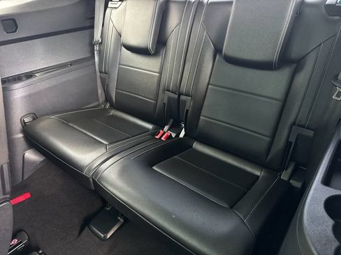 Used 2023 Volkswagen Atlas SE w/ Panoramic Sunroof Package FWD image 14