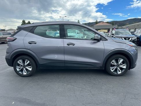 Used 2023 Chevrolet Bolt EUV LT w/ Convenience Package FWD image 4