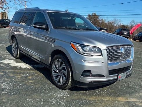 Used 2023 Lincoln Navigator Reserve image 1