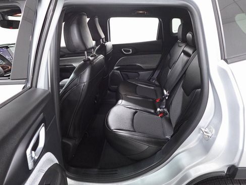 Used 2026 Jeep Compass Latitude AWD/4WD image 23