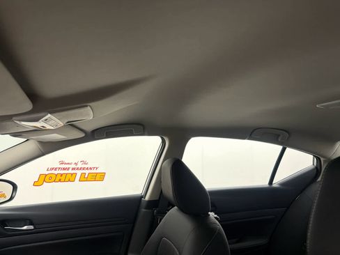 Certified 2024 Nissan Altima 2.5 SV FWD image 15