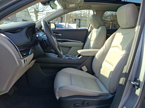 Used 2023 Cadillac XT4 Luxury w/ Cold Weather Package image 14