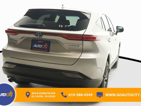 Used 2021 Toyota Venza LE image 10