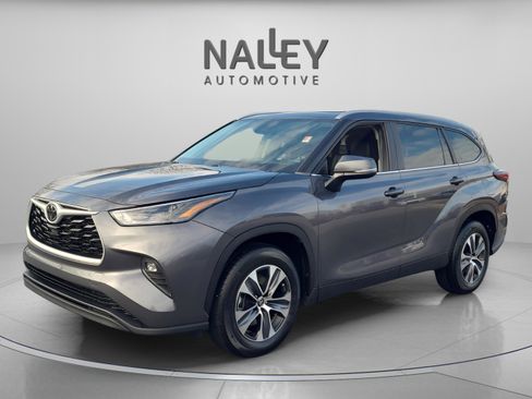 Certified 2024 Toyota Highlander LE image 1