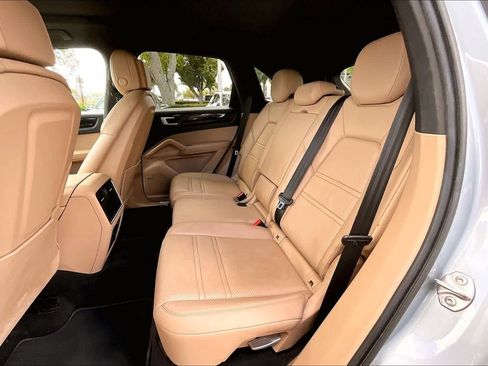Used 2021 Porsche Cayenne AWD/4WD image 20