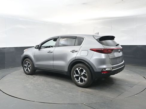 Used 2022 Kia Sportage LX image 3