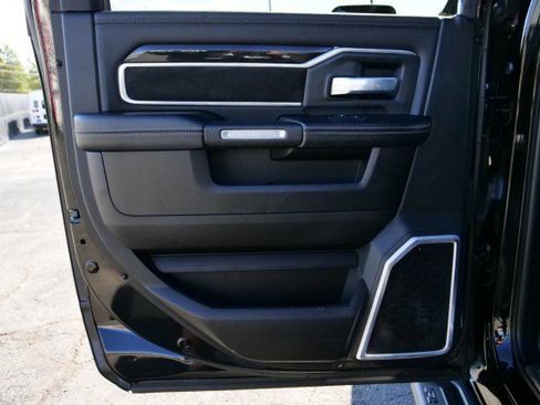 Used 2019 RAM 2500 Laramie w/ Black Appearance Package image 33