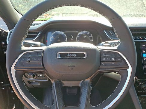 Certified 2024 Jeep Grand Cherokee Altitude AWD/4WD image 8